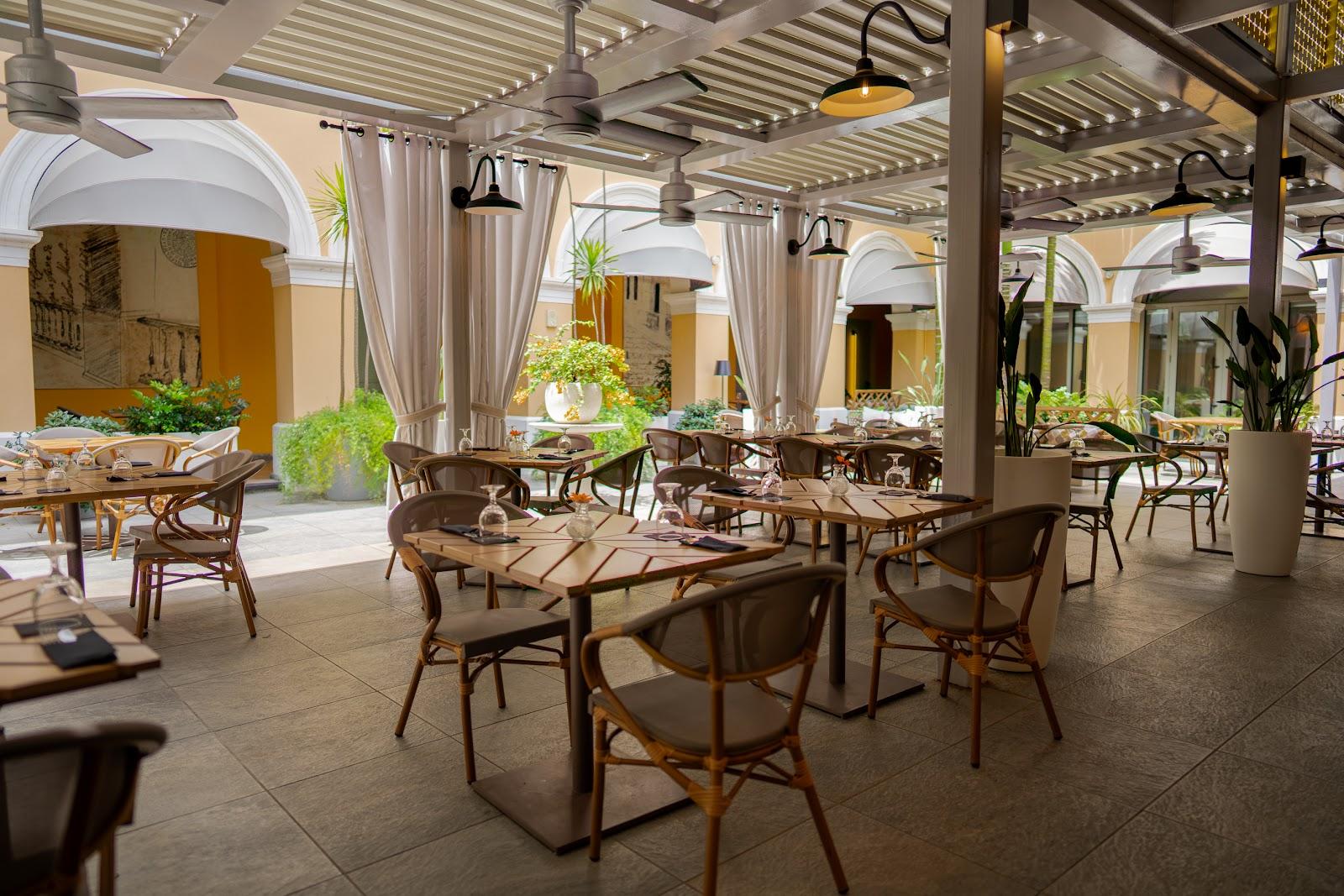 Consular Restaurant & Bar