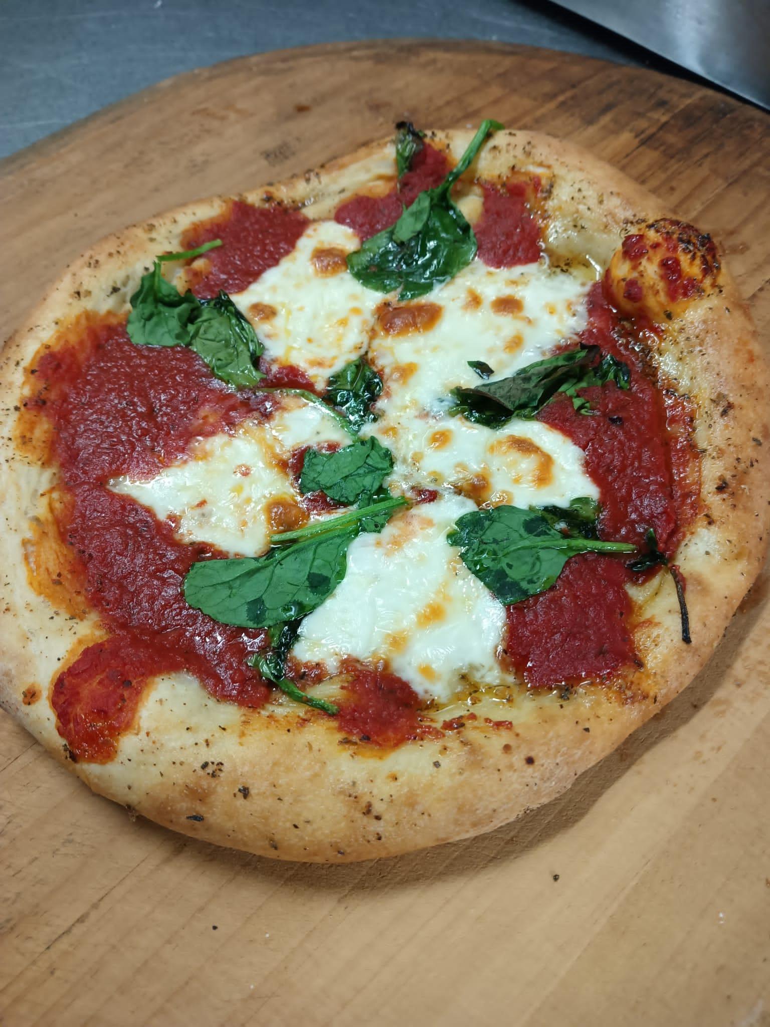 Google owner photo. Attribution: Paletti Pizza Food Truck (https://maps.google.com/maps/contrib/114099168822220609878)