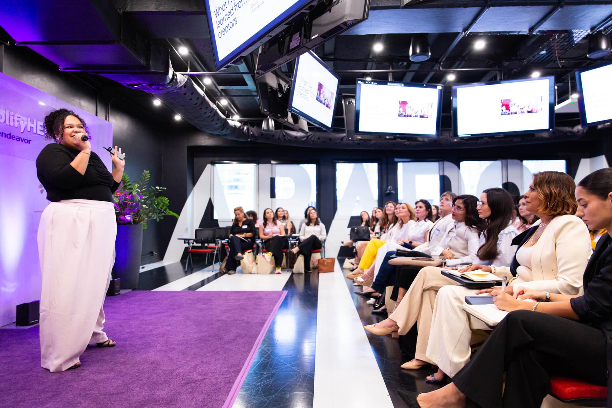 Frances Reyes, de EDGENCY, ofrece el Workshop: Building Your Professional Brand en el evento AmplifyHER, celebrado en marzo. (Fotos: Daniel Morris)