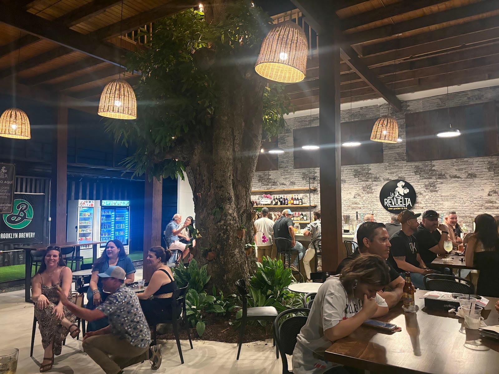 Google owner photo. Attribution: La Revuelta Beer Garden & Cocktail Bar, Guaynabo (https://maps.google.com/maps/contrib/103157008490799969121)