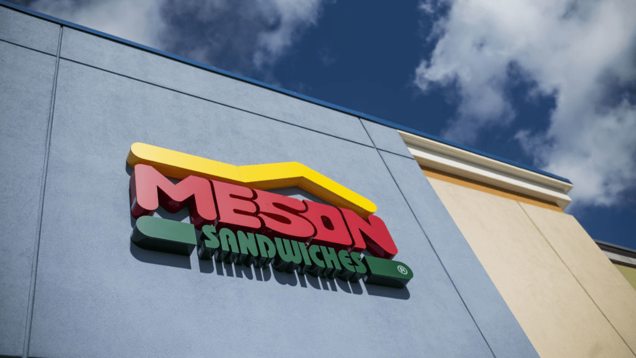 gil-perez-grajales-asume-la-presidencia-de-el-meson-sandwiches