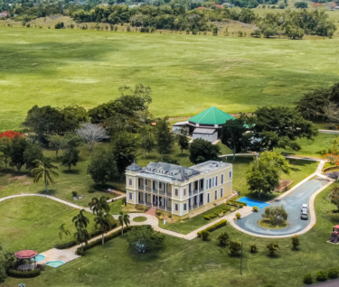 Castillo Labadie (Palacete Los Moreau) en Moca Puerto Rico