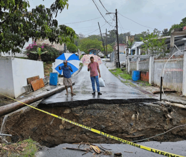Socavón en Aguas Buenas por las inundaciones