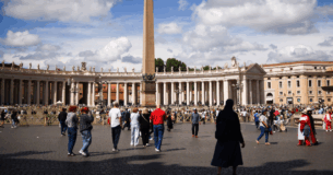Plaza de San Pedro un día antes del cónclave. Ciudad del Vaticano, Italia, 6 de mayo de 2025. (Foto de Beata Zawrzel/NurPhoto vía Getty Images)