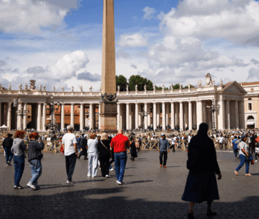 Plaza de San Pedro un día antes del cónclave. Ciudad del Vaticano, Italia, 6 de mayo de 2025. (Foto de Beata Zawrzel/NurPhoto vía Getty Images)