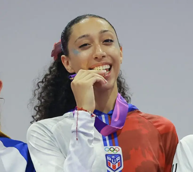 Elysia Hernández