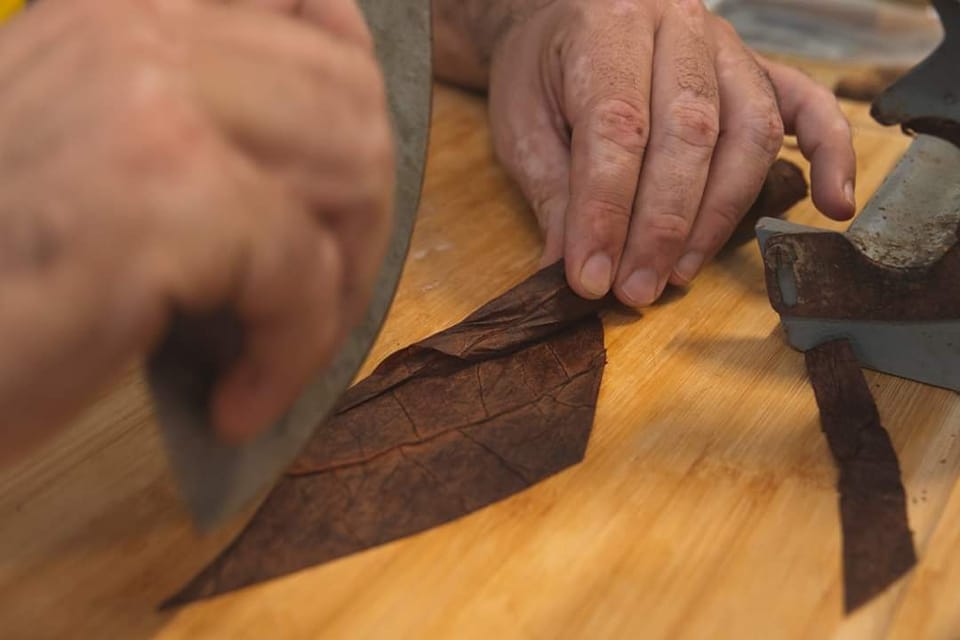Taller de confección de tabaco de Neo Jibairo