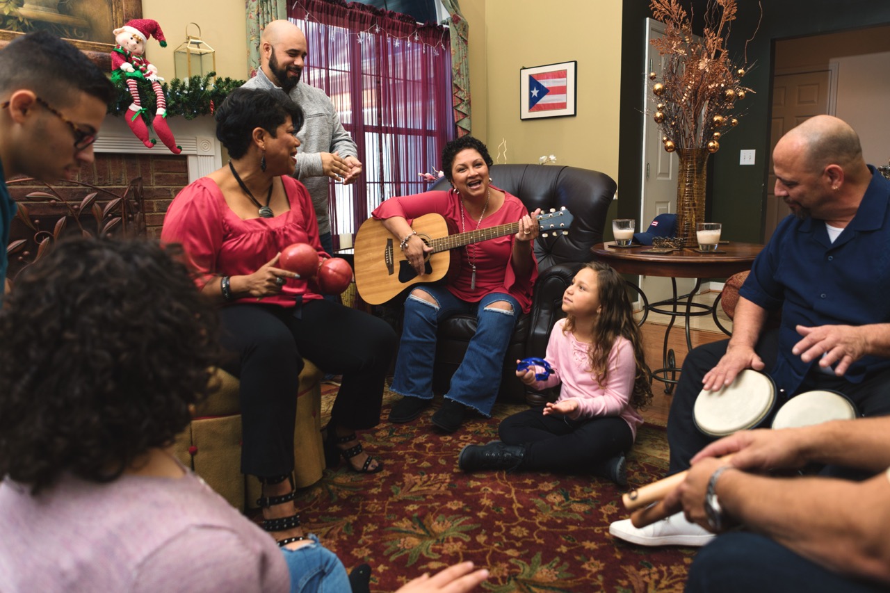 Parranda 101: Aprende a tocar los instrumentos de la trulla boricua