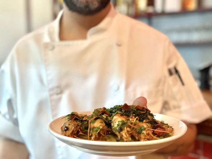 Langostinos al hibachi con mantequilla de ajo y perejil