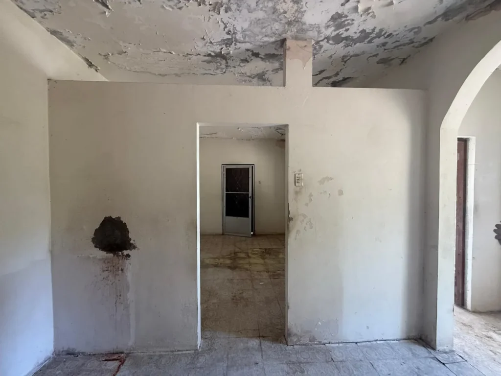 El interior de la propiedad antes de la renovación
