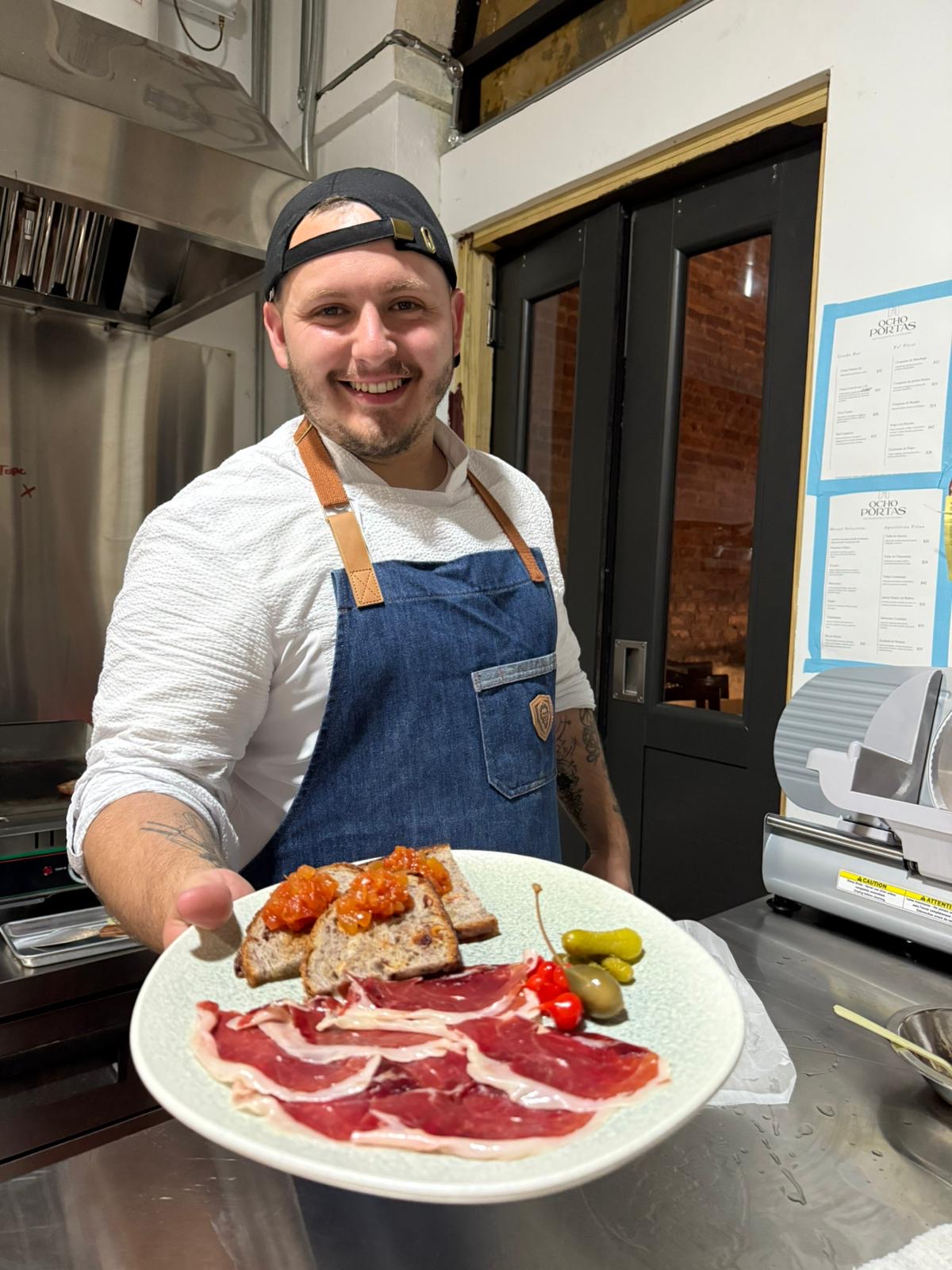 Eric Martínez Godén, chef ejecutivo de OchoPortas en Mayagüez