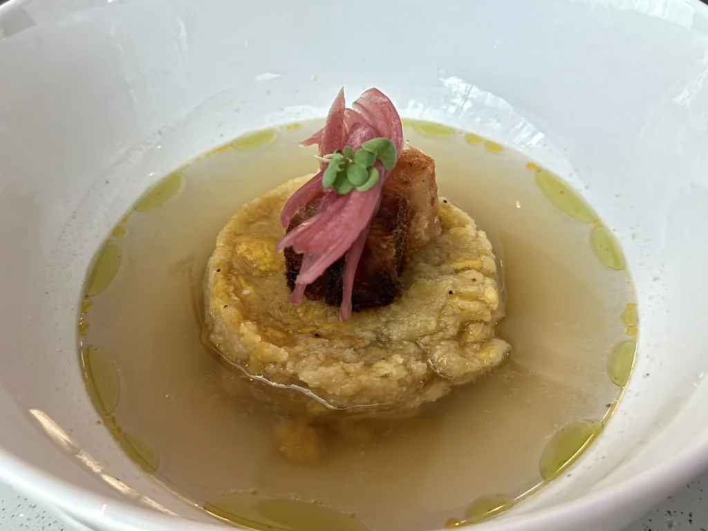 Caldo de gallina con mofongo y pork belly