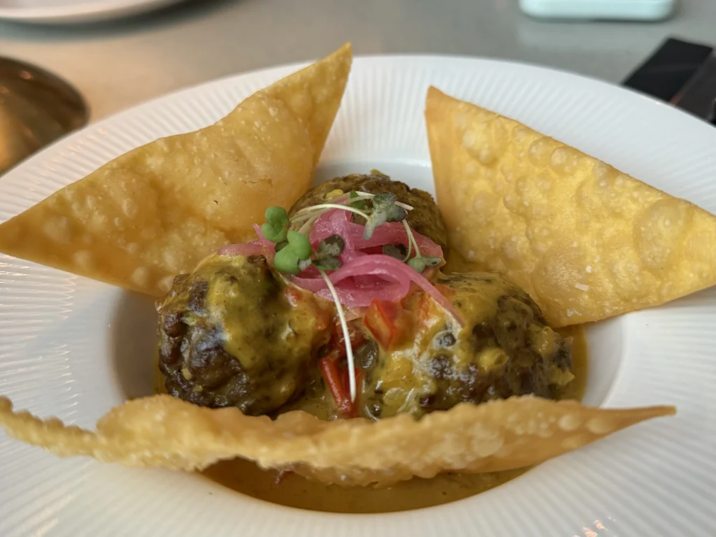 Albóndigas de rib eye en salsa curry