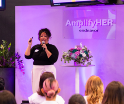 Frances Reyes, de EDGENCY, ofrece el Workshop: Building Your Professional Brand en el evento AmplifyHER, celebrado en marzo. (Fotos: Daniel Morris)