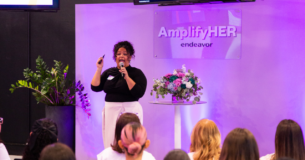 Frances Reyes, de EDGENCY, ofrece el Workshop: Building Your Professional Brand en el evento AmplifyHER, celebrado en marzo. (Fotos: Daniel Morris)