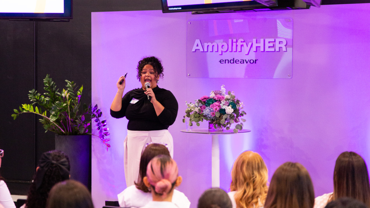 Frances Reyes, de EDGENCY, ofrece el Workshop: Building Your Professional Brand en el evento AmplifyHER, celebrado en marzo. (Fotos: Daniel Morris)